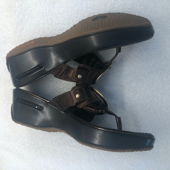Cole Haan Nike Air Thong Wedge Sandals,  Metallic Brown w/ gold accents size 7.5 - Picture 6 of 9